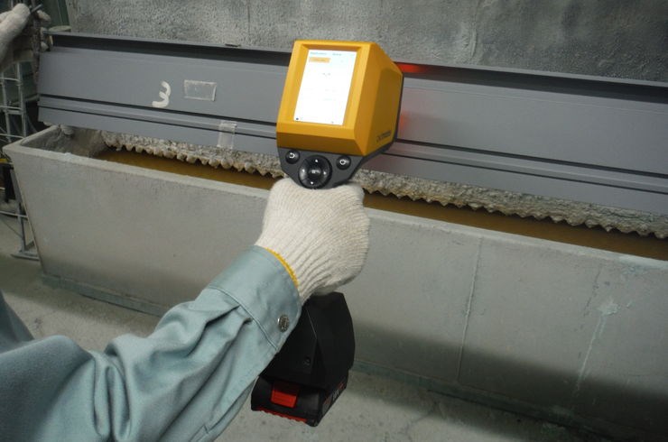 ついに出た！非接触膜厚計