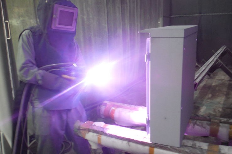 粉体塗装の専業会社ですが、実は溶射もやっております