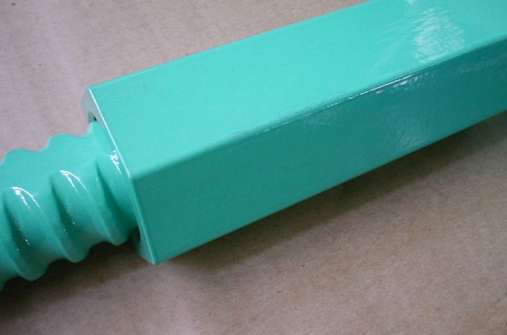 ネジ棒鋼の継手カプラーにもエポキシ樹脂塗装が可能です